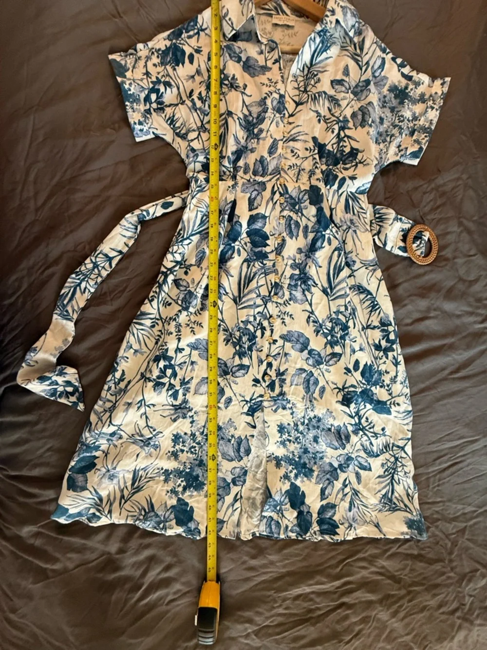 SPRINGTIME SPLENDOR WHITE & BLUE FLORAL BELTED MIDI DRESS Dress Forum Los An - Picture 7 of 8